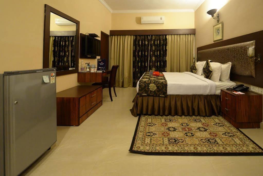 Hotel Genx Banjara Hill 1589 Hyderabad Exterior foto