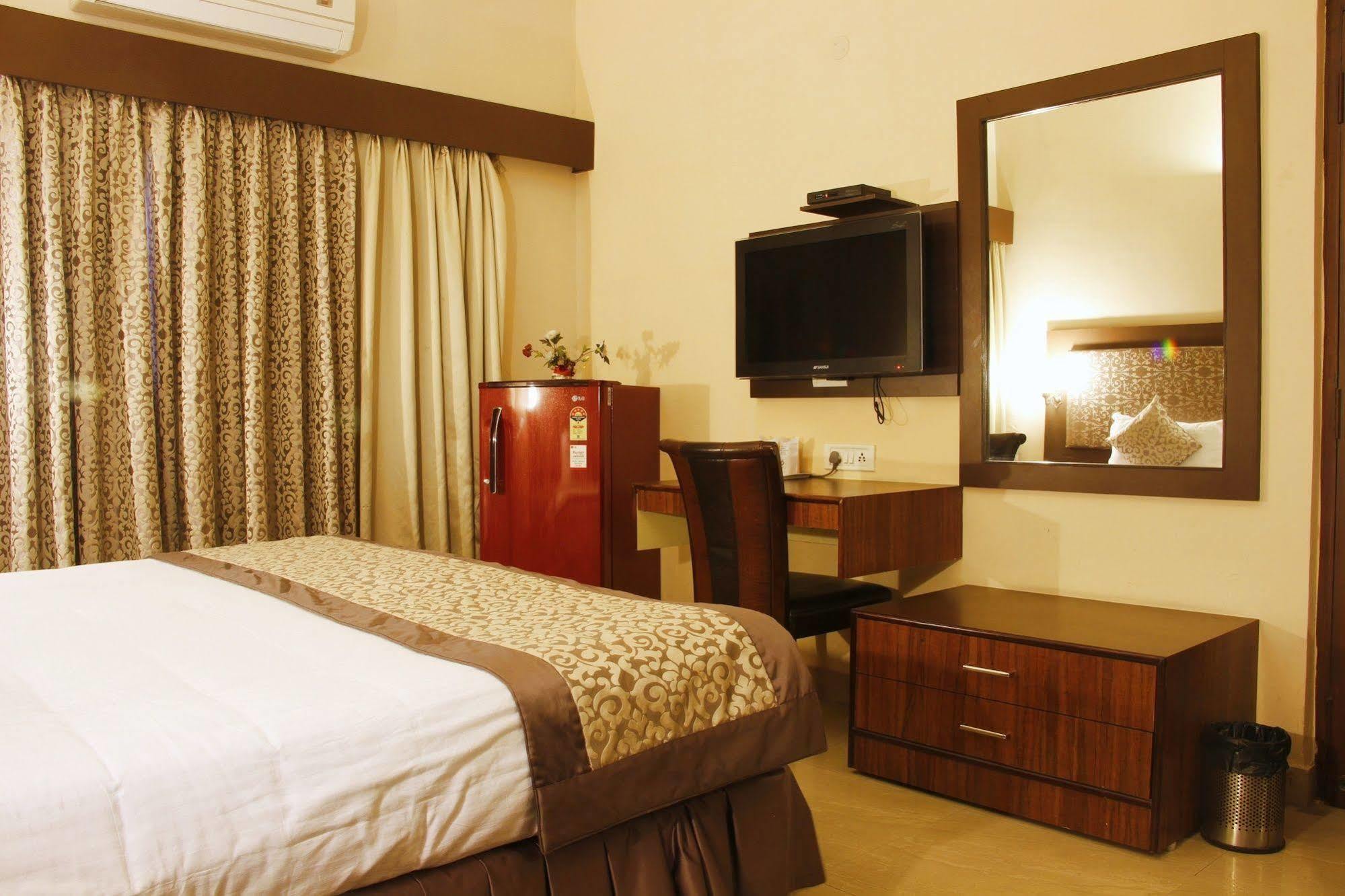 Hotel Genx Banjara Hill 1589 Hyderabad Exterior foto