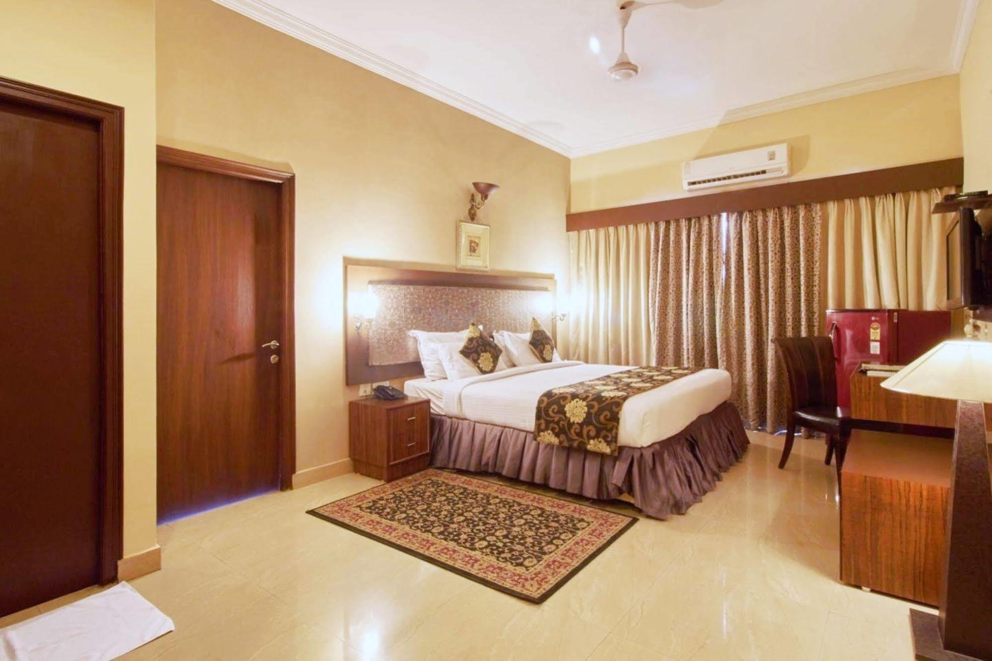 Hotel Genx Banjara Hill 1589 Hyderabad Exterior foto